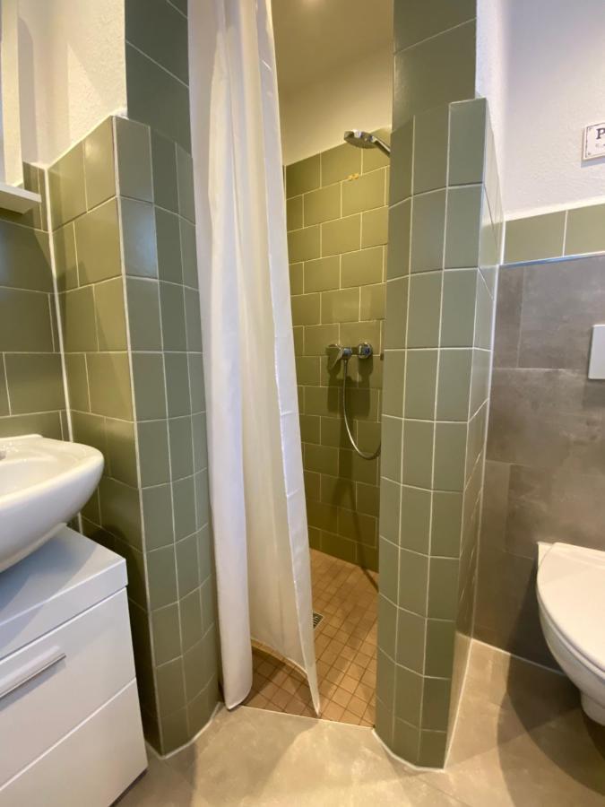 Ferienzimmer Am Strom 34 Росток Екстериор снимка
